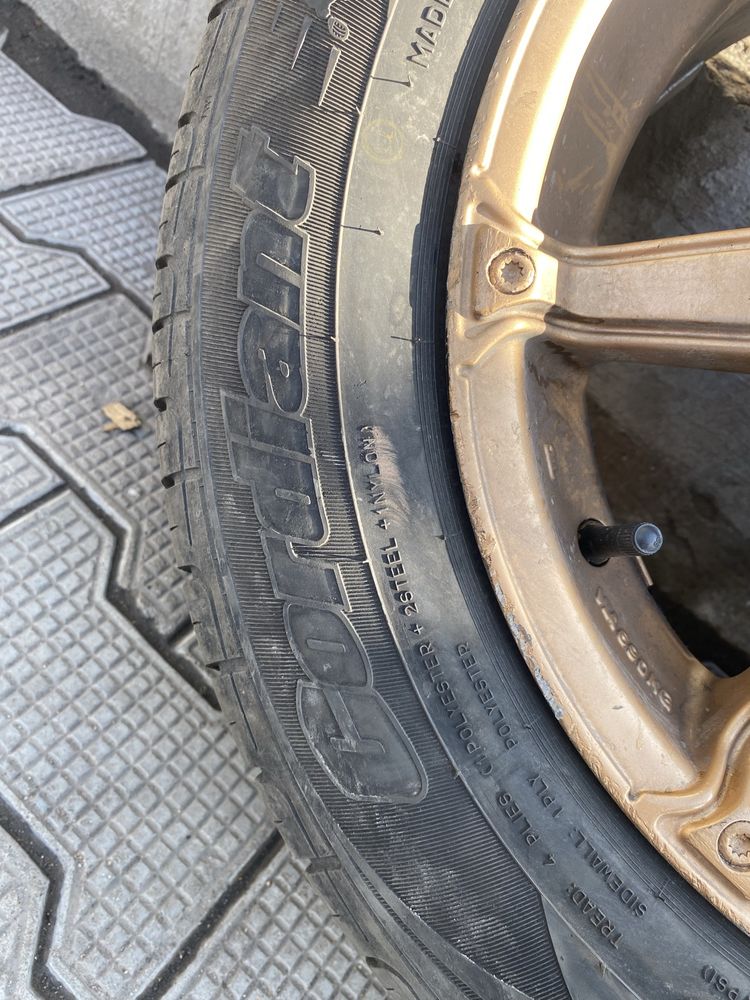 Продам балоны 195/65R15 с новой резиной на мерс