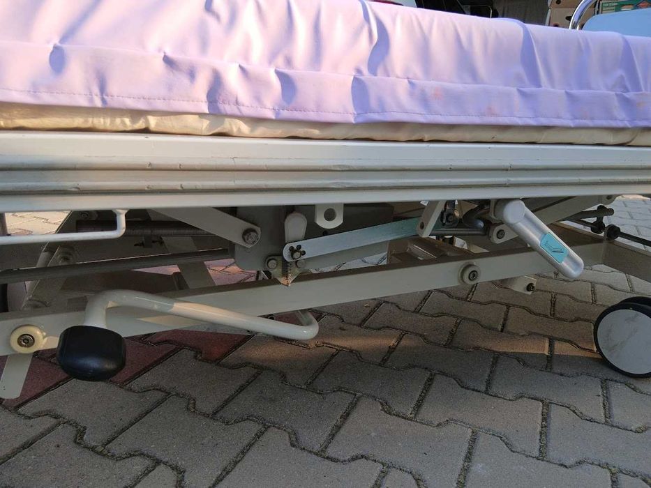 Pat medical de poziționare mecanică Hillrom, cu saltea inclus