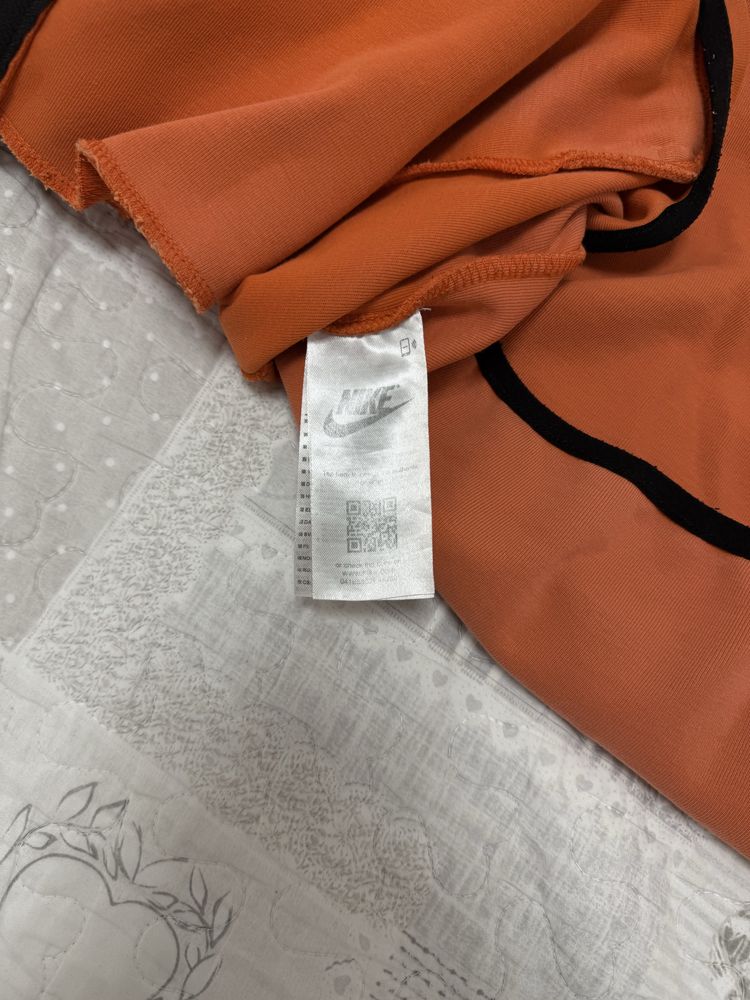Продавам nike tech fleece