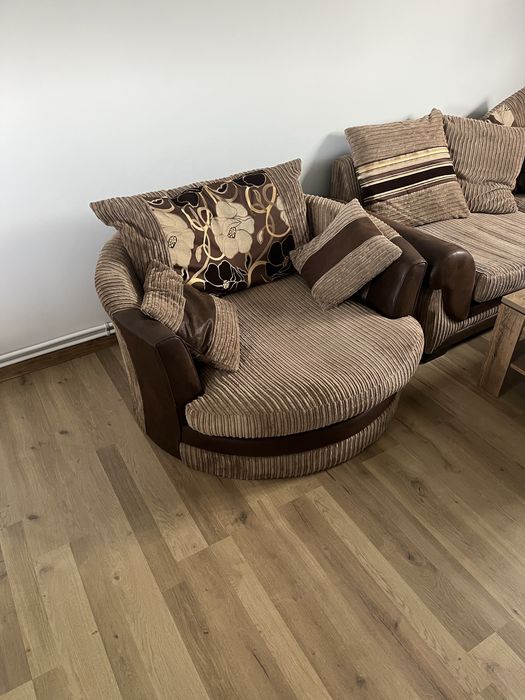 Продавам бежово-кафяв диван