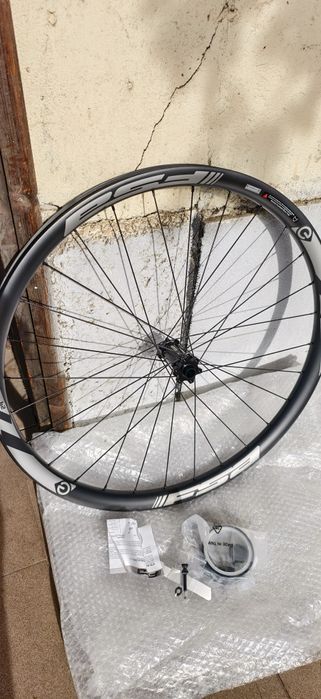 Карбонова предна капла FSA E-MTB i29  15x110 мм НОВА 29цола