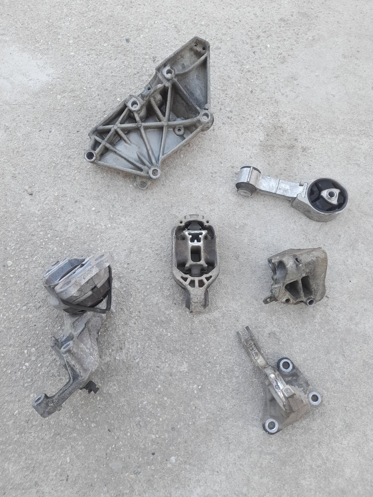 Suport Motor Alternator Compresor Cutie Renault Megane 3 Scenic 3 1.9