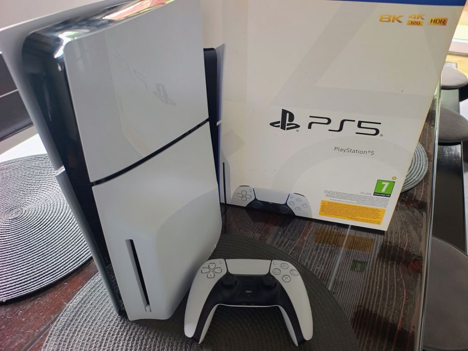 Vând PS5 Slim DiskEdition cu toate accesoriile