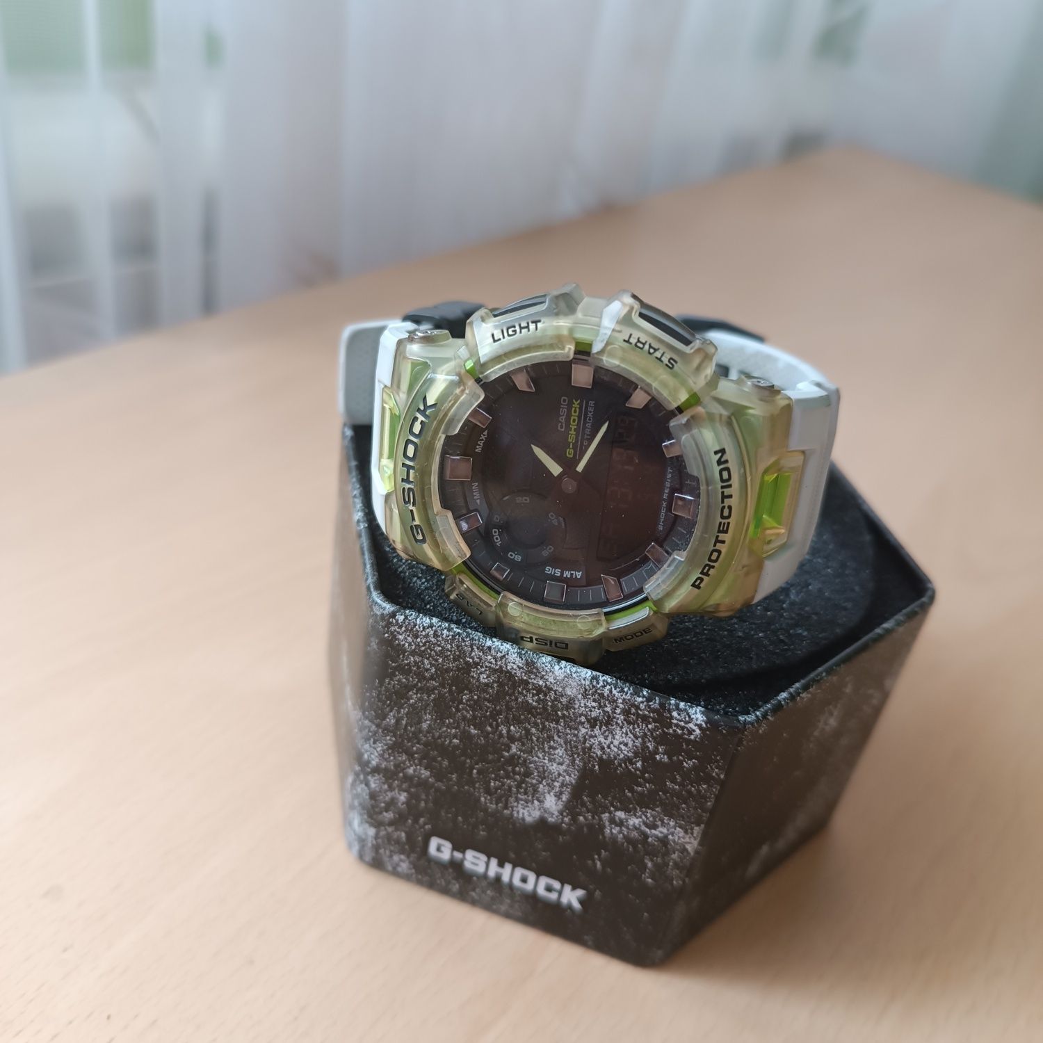 Продавам часовник G-Shock step tracker GBA-900