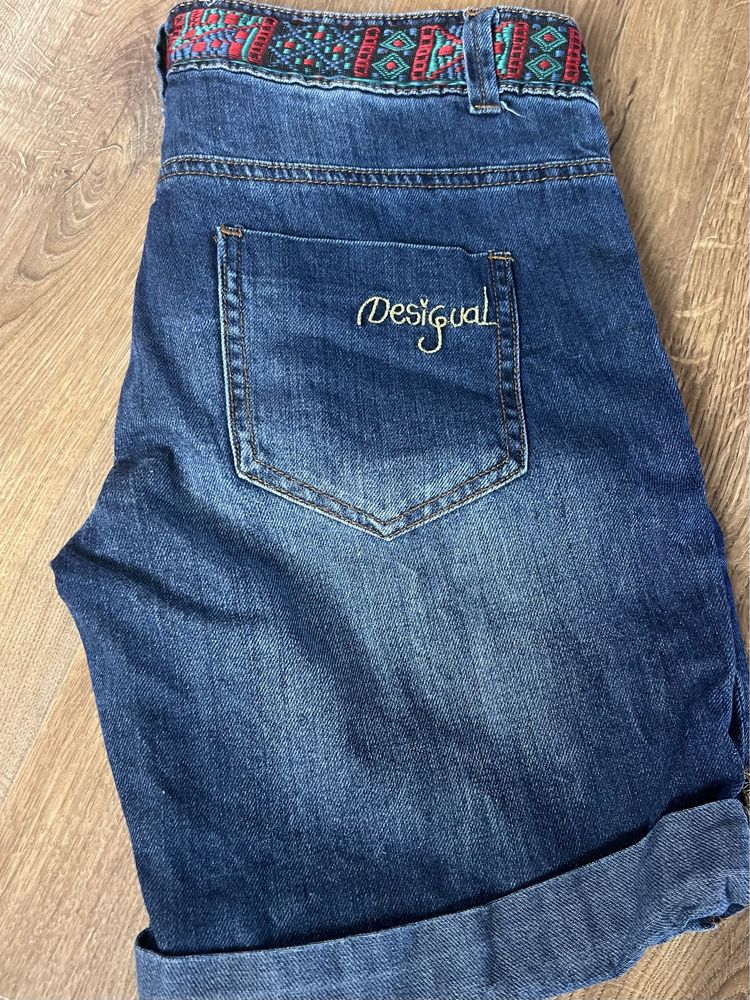 Къси панталони Desigual