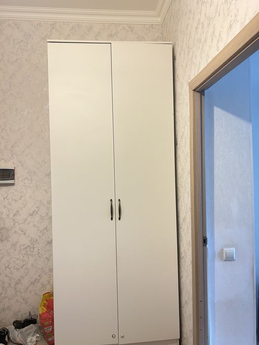 Продам  белый шкаф бу