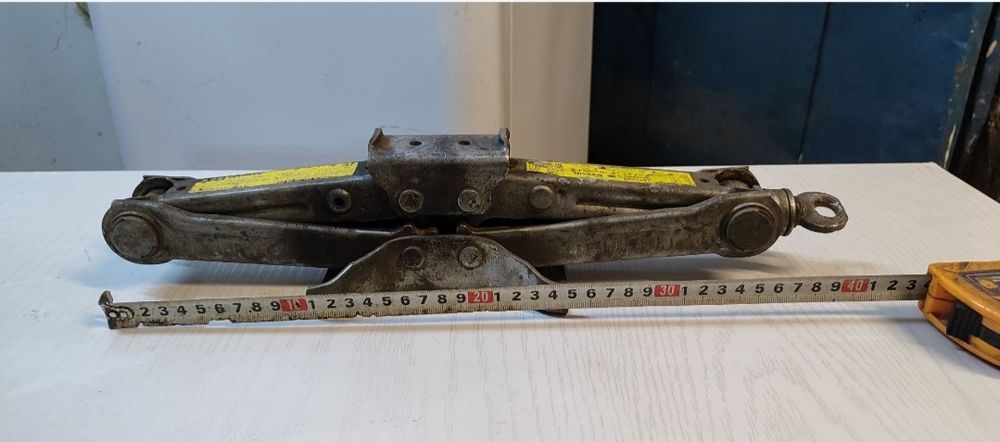 Домкрат ромбовидный.