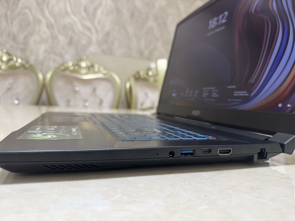 Игровой ноутбук MSI BRAVO 17 D7VF (Korea) Холати идеал !