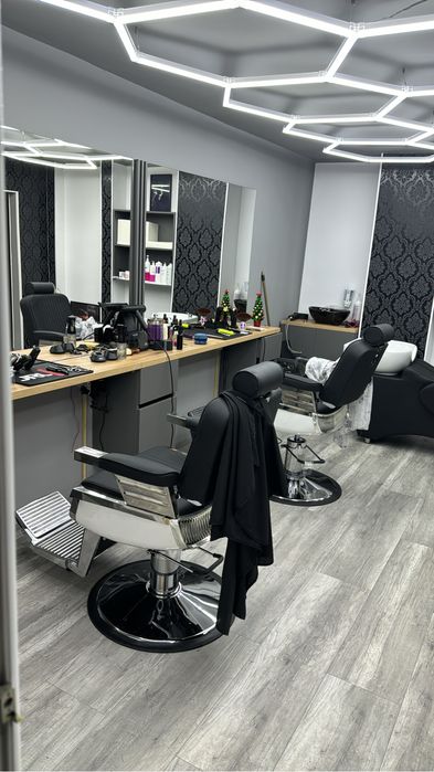 Inchiriem post coafura