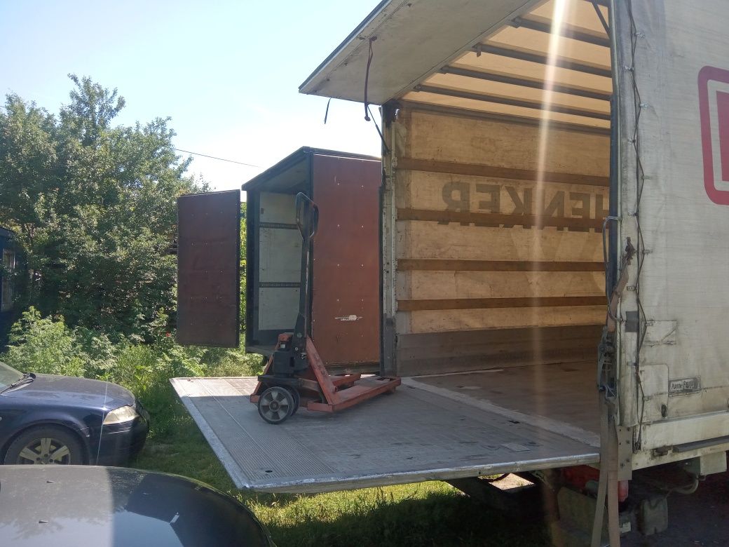 Transport marfa cu lift și transpalet