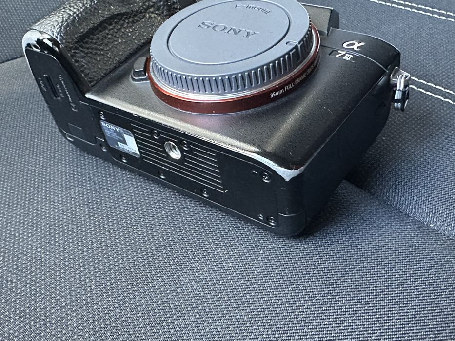 Фотоапарат Sony A7 III със следи от употреба