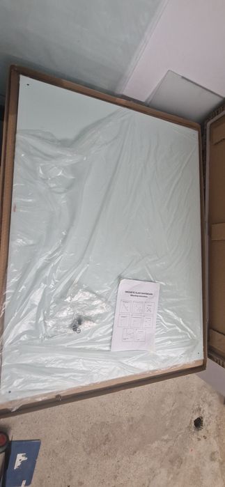 Tabla de scris din sticla magnetica