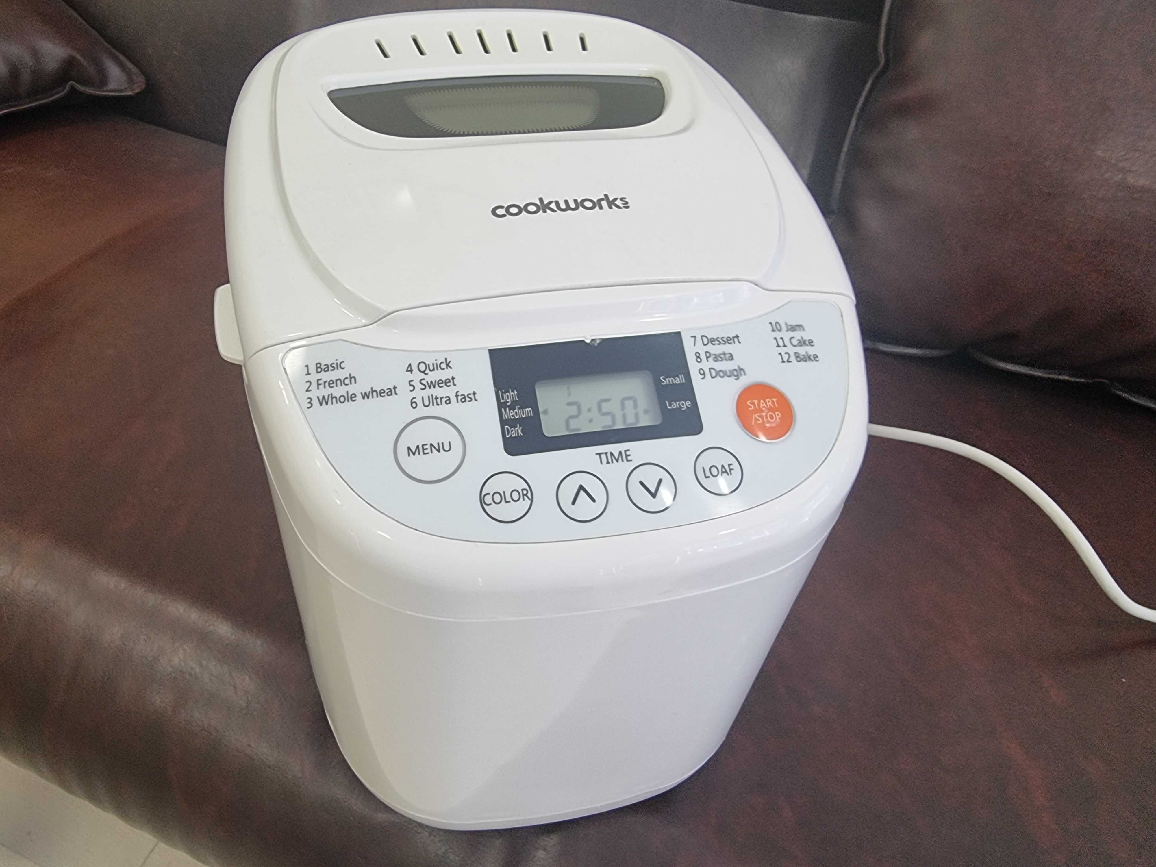 Хлебопекарна с 12 дигитални програми 580W