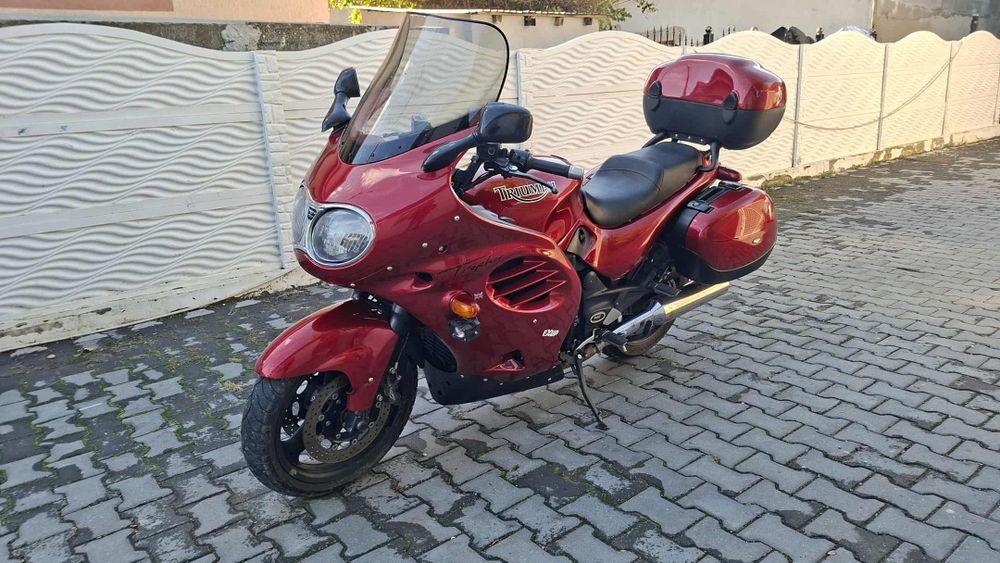 Vând motoreta triumph