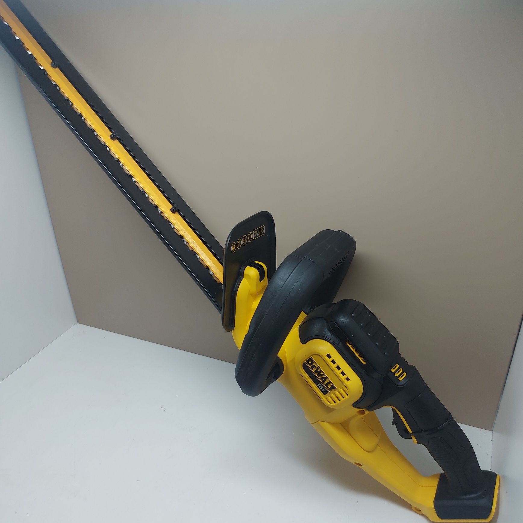 Акумулаторен храсторез Dewalt DCM563PB