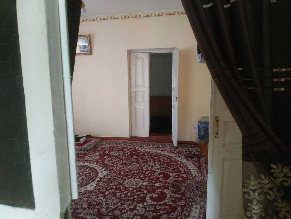 “Uy Sotiladi 5 xonali, 10-sotix”