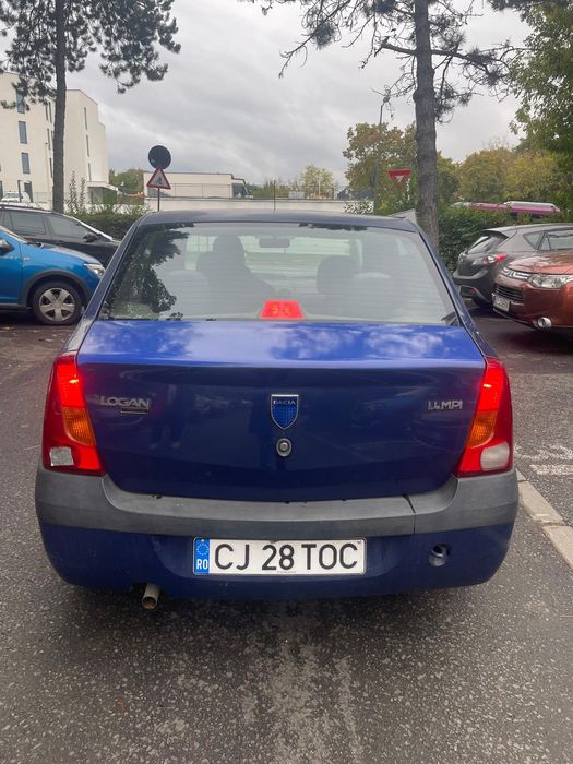 Vând Dacia Logan