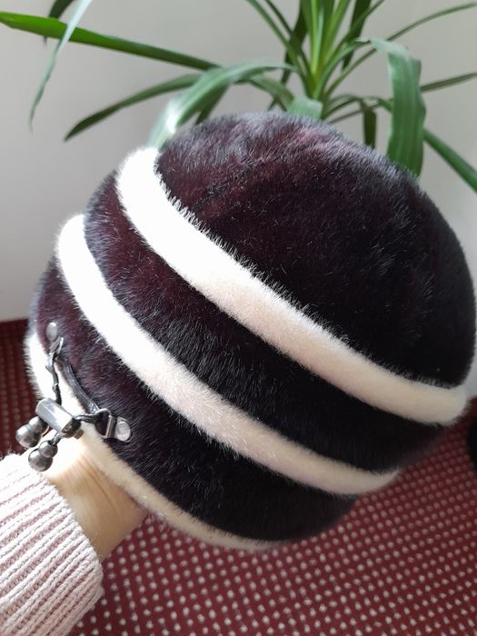 Caciula groasa blana sintetica 58