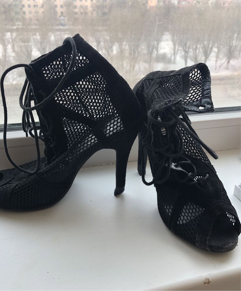 Продам  1 пару  (хилсы ) - туфли  для танцев , цвет черный