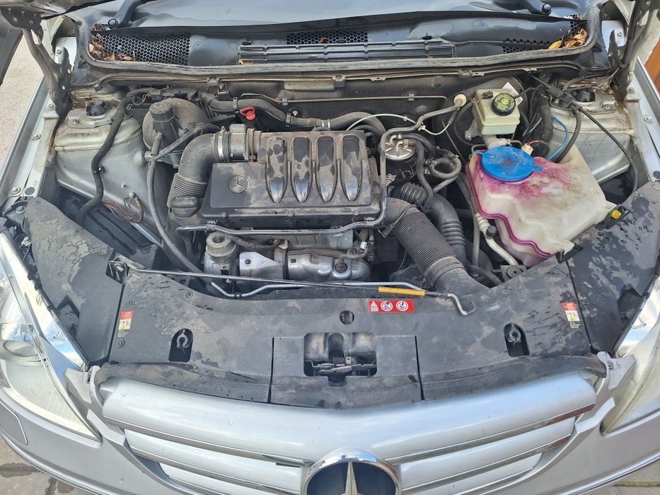 Mercedes B200.     .
