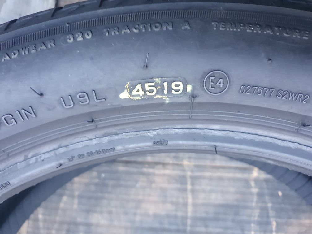 1 Anvelopa Vară Bridgestone  225 50 R18 RUN-FLAT impecabilă.