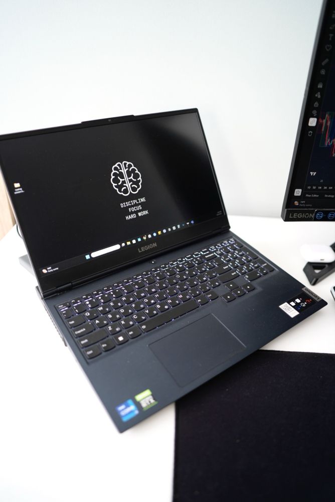 Геймърски лаптоп Lenovo Legion