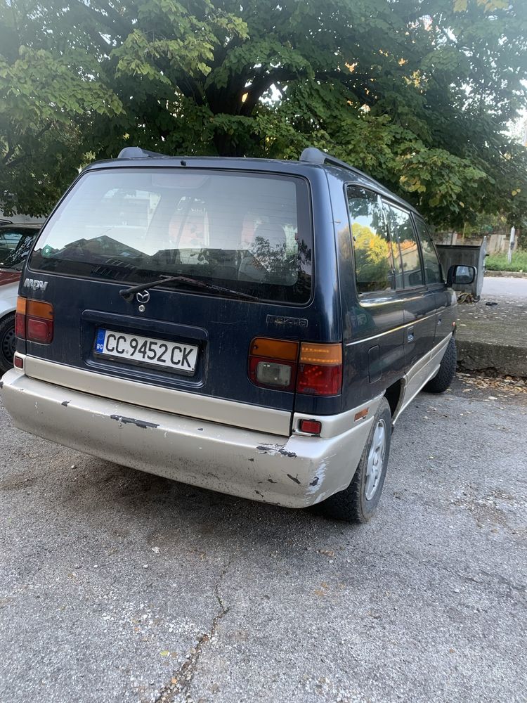 Мазда MPV в движение