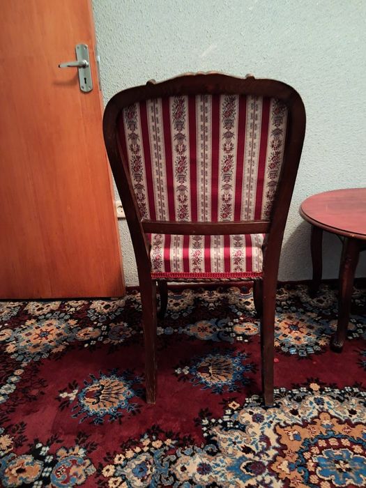 Vând două scaune în star foarte bună!