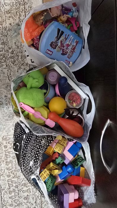 Отдам игрушки для девочки