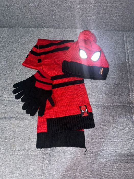 Продам комплект шапка+шарф+перчатки