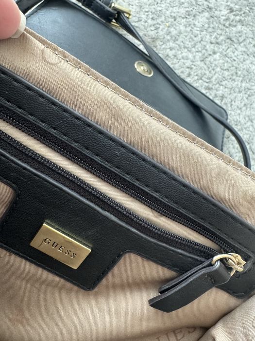 Черна чанта Guess
