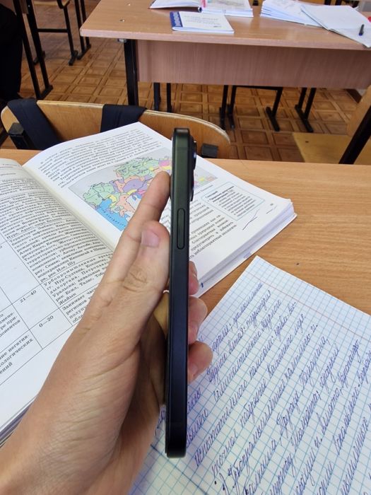 Айфон 15 почти новый