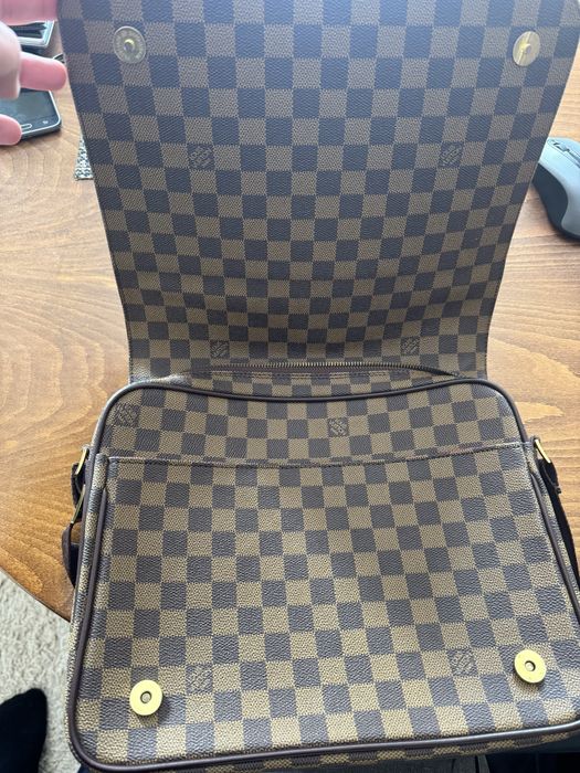 Продавам лични чанти и портмонета