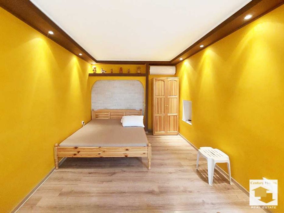 160030 Двуетажна обзаведена къща с басейн и механа в с. Коевци