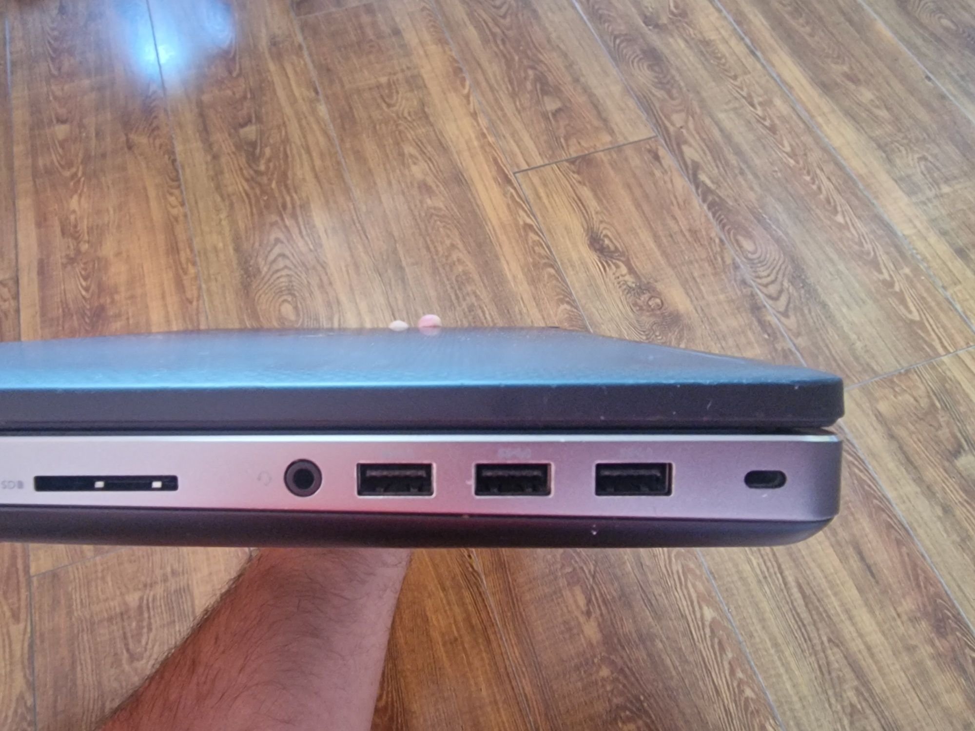 Dell- I7 6820HQ,Nvidia,Тъч дисплей, 16GB DDR4, 250GbNVME+500Gb,Win11