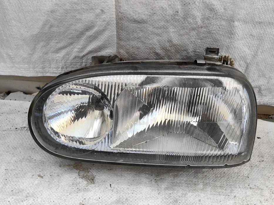 Оригинален   фар   Vw Golf 3