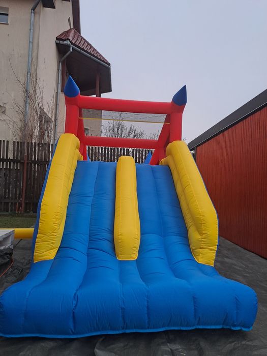 Tobogane gonflabile de închiriat
