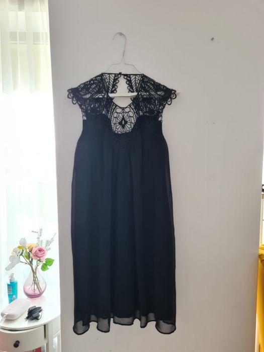 Rochie neagra cu dantela
