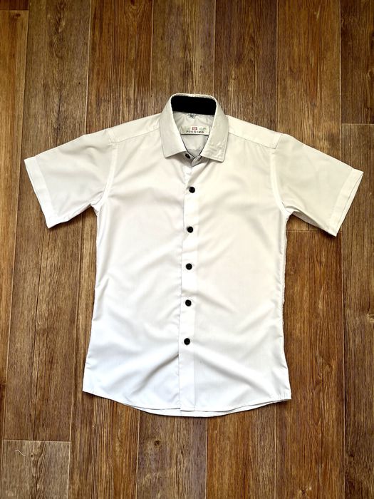 Продам рубашки для школы с 1-5 класс в отличном состоянии