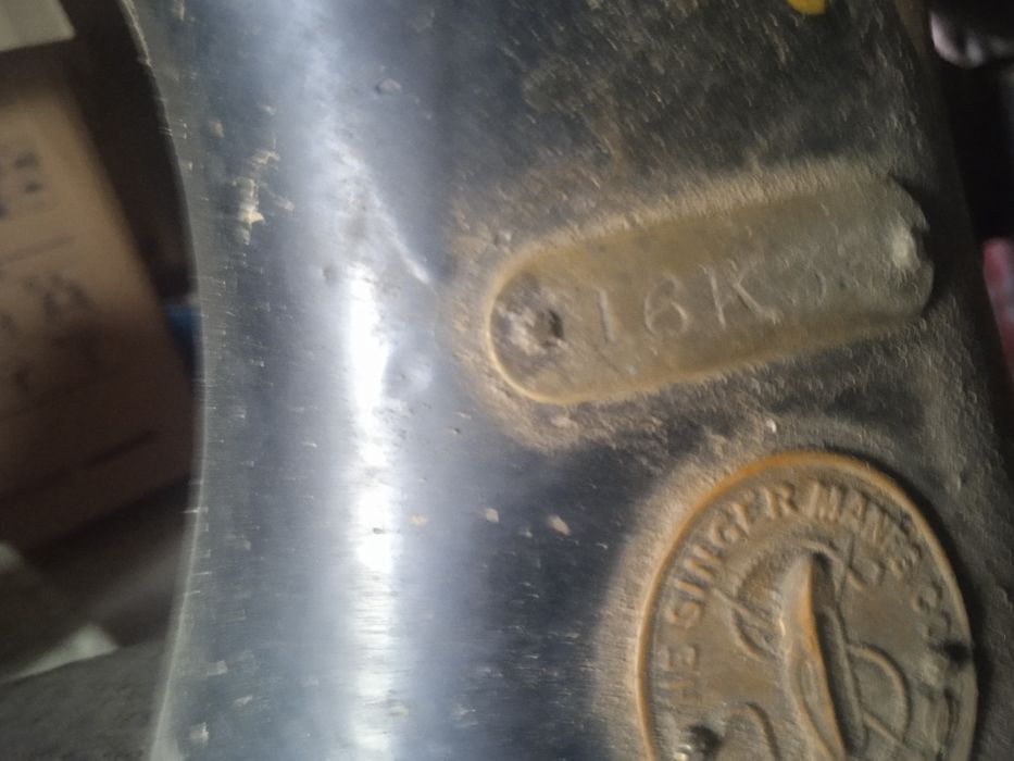 Продам старинную машинку Зингер