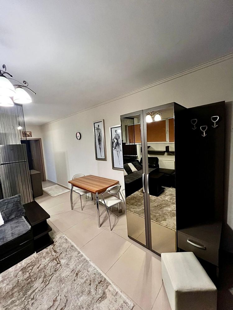 Proprietar, ofer spre inchiriere studio situat la demisolul unei vile