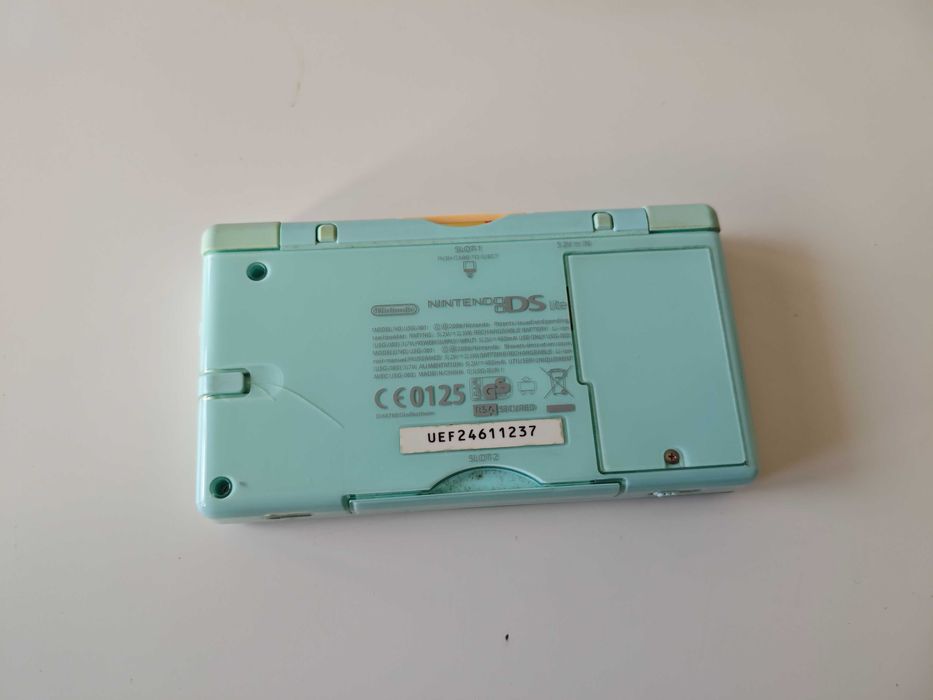 Nintendo DS Lite - качени много игри