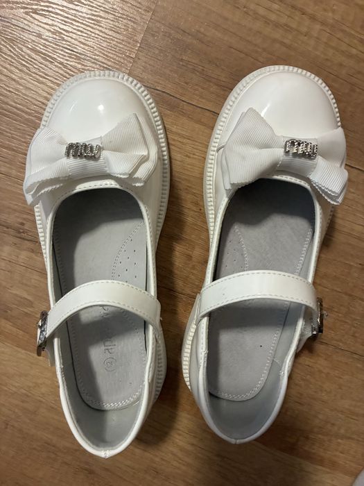 Детски лачени обувки номер 33