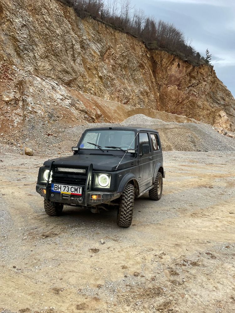 Suzuki samurai sj413