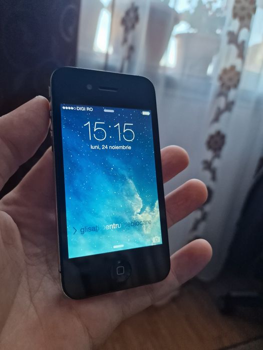 iPhone 4 16GB – Funcțional, perfect pentru colecționari