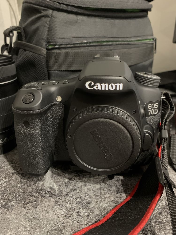 Aparat Canon 70D + Obiectiv Canon 18-135mm IS + Accesorii