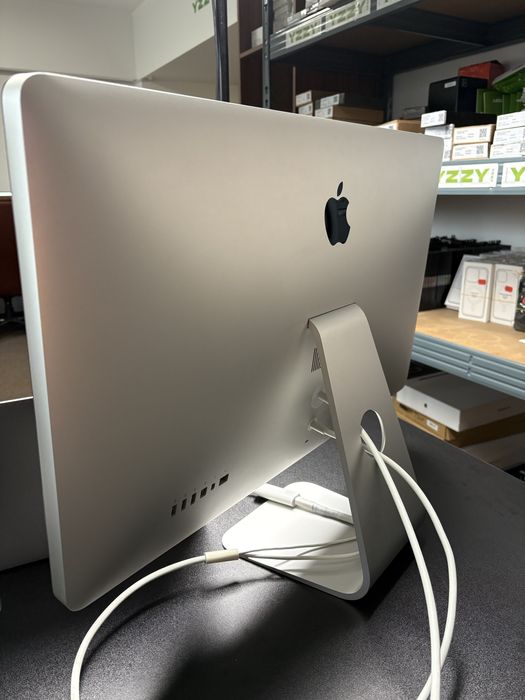 Monitoare Apple 2016/Utilizate/Funcționează cu laptop-uri Mac OS vechi