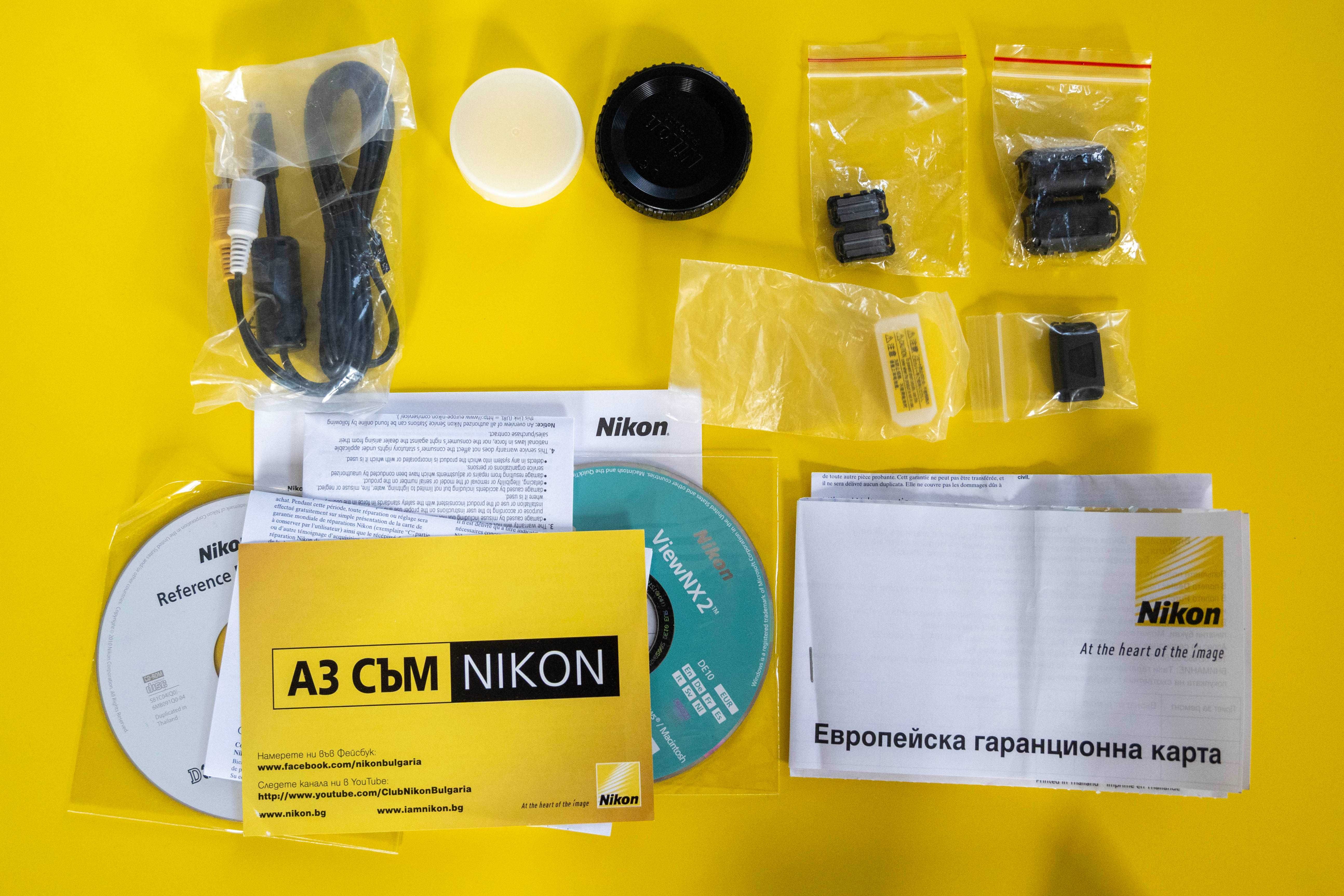 Nikon D3100 с 2 обектива