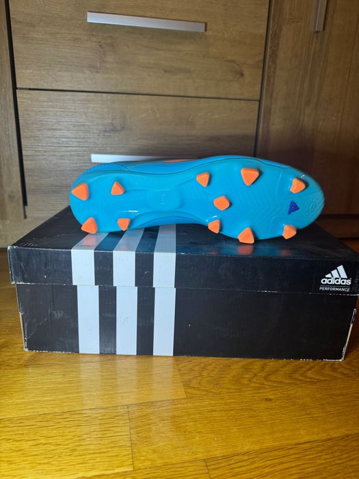 Футболни бутонки adidas