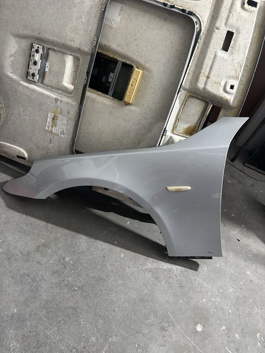 Aripa stanga fata BMW Seria 5 E60 E61 gri metalizat 520d 525d 530d